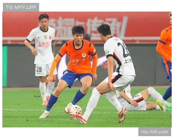 奥斯卡任意球破门，上海海港1-0暂时领先山东泰山